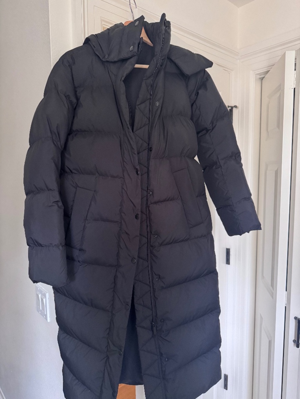 Lululemon Wunder Puff Long Jacket / Long Puffer Coat in Black, Size 0